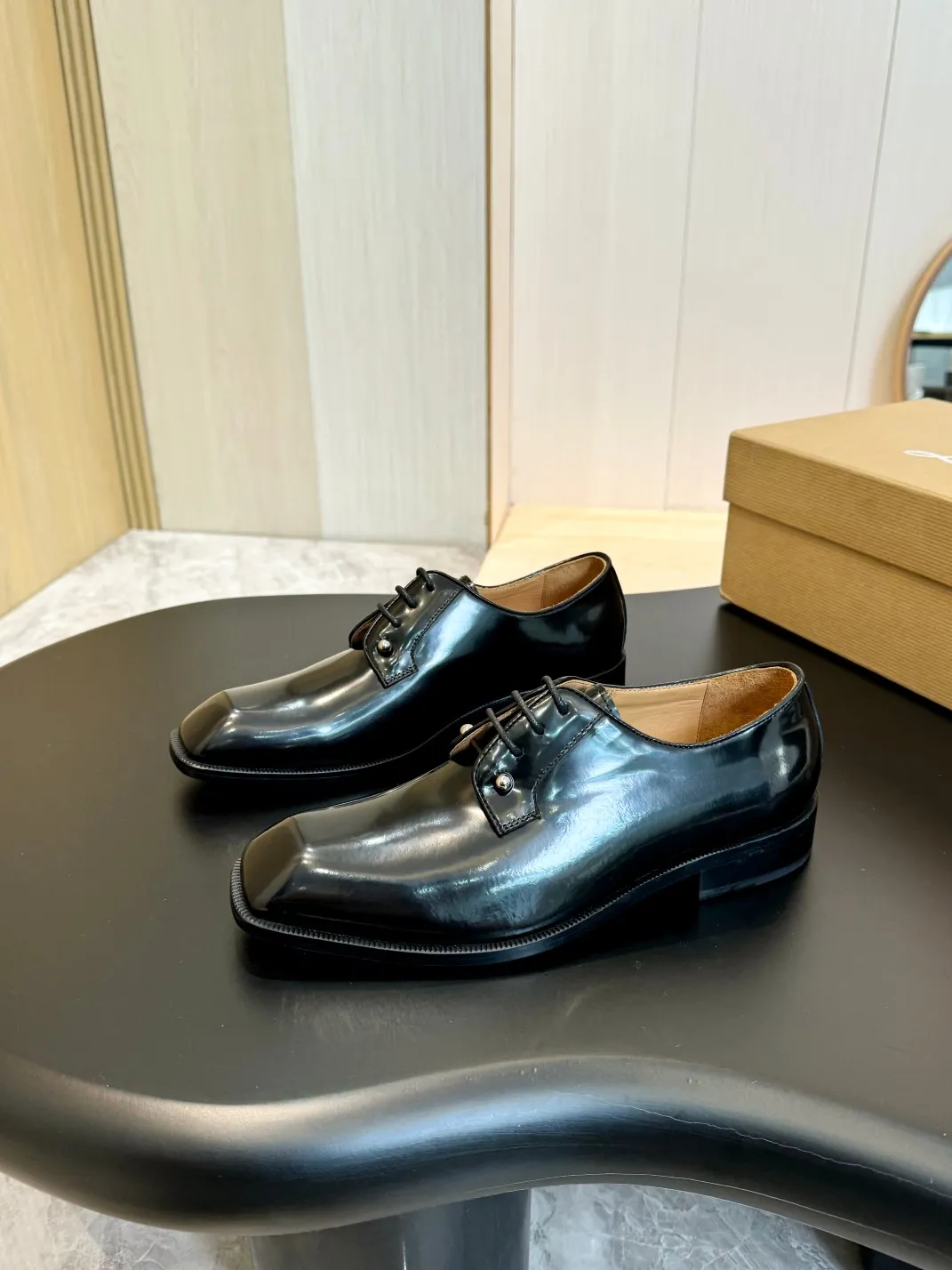[CL red sole shoes] Top P: 1020💰 Size 39-44 (⚠️38.45.46.47 custom-made, non-returnable and non-exchangeable) 🆑High-end men's business formal leather shoes, original authentic top quality goods ••✅💯 Top original order purchasing agent! Original imported patterned cowhide ➕Imported cowhide lining ➕Cowhide feet ➕Original leather outsole~🉑️Feel free to compare the authentic ones!